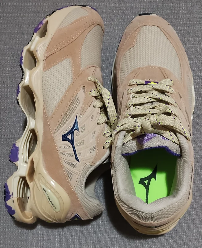 Tênis flor de lótus mizuno 