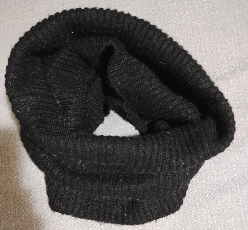 Gola preta de lã 