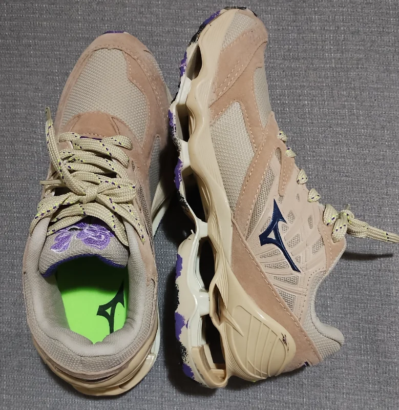 Tênis flor de lótus mizuno