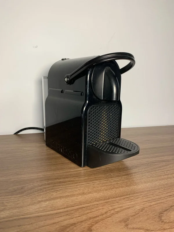 Máquina de Café Nespresso Preta (Usada, Funcional)